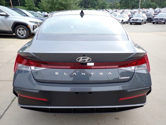 2025 Hyundai Elantra Limited photo 3
