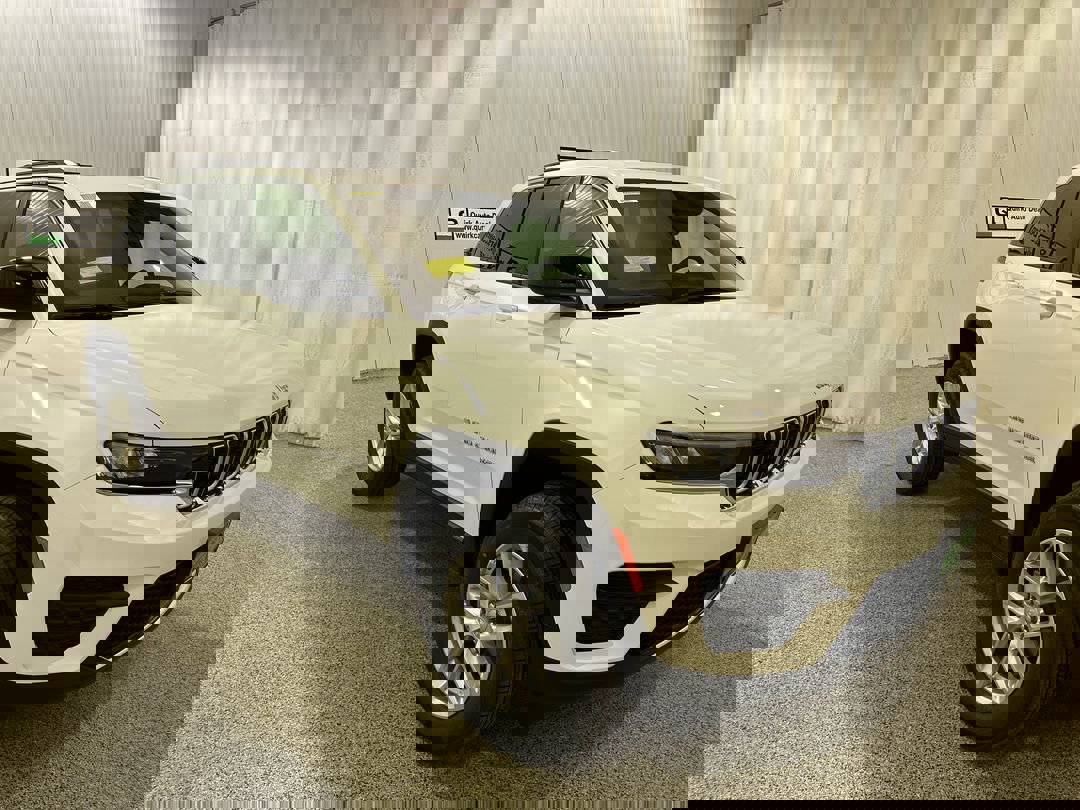 2025 Jeep Grand Cherokee Laredo's photo