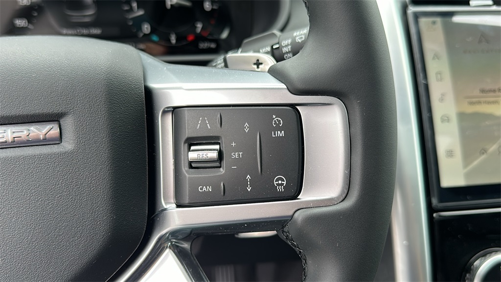 2025 Land Rover Discovery S photo 13