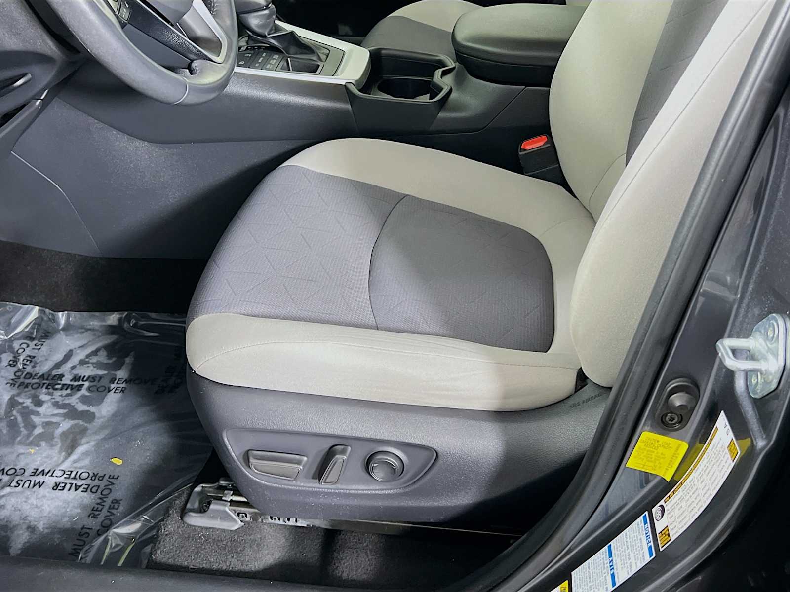 2019 Toyota RAV4 XLE photo 16