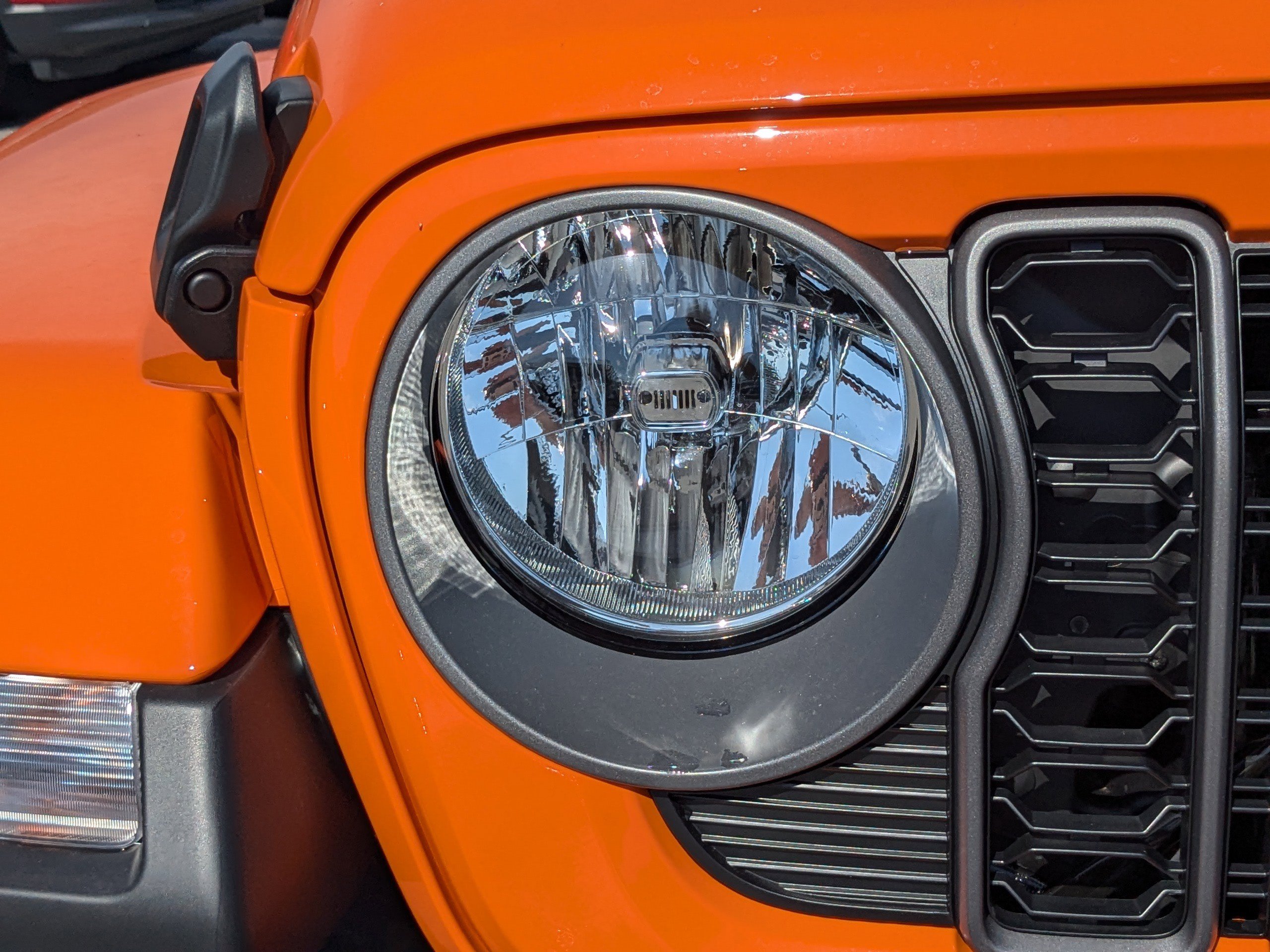 2025 Jeep Gladiator Sport photo 3