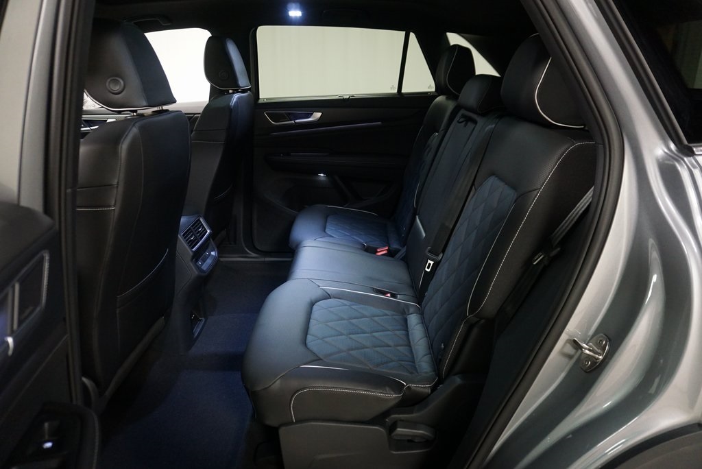 2025 Volkswagen Atlas Cross Sport SEL Premium R-Line photo 14