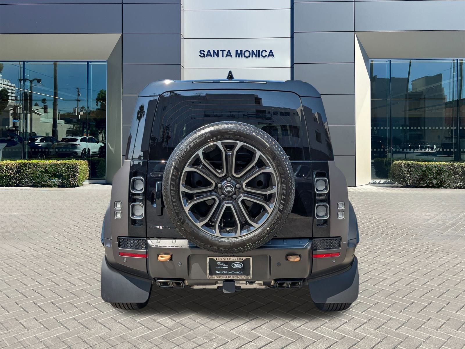 2025 Land Rover Defender 110 photo 7