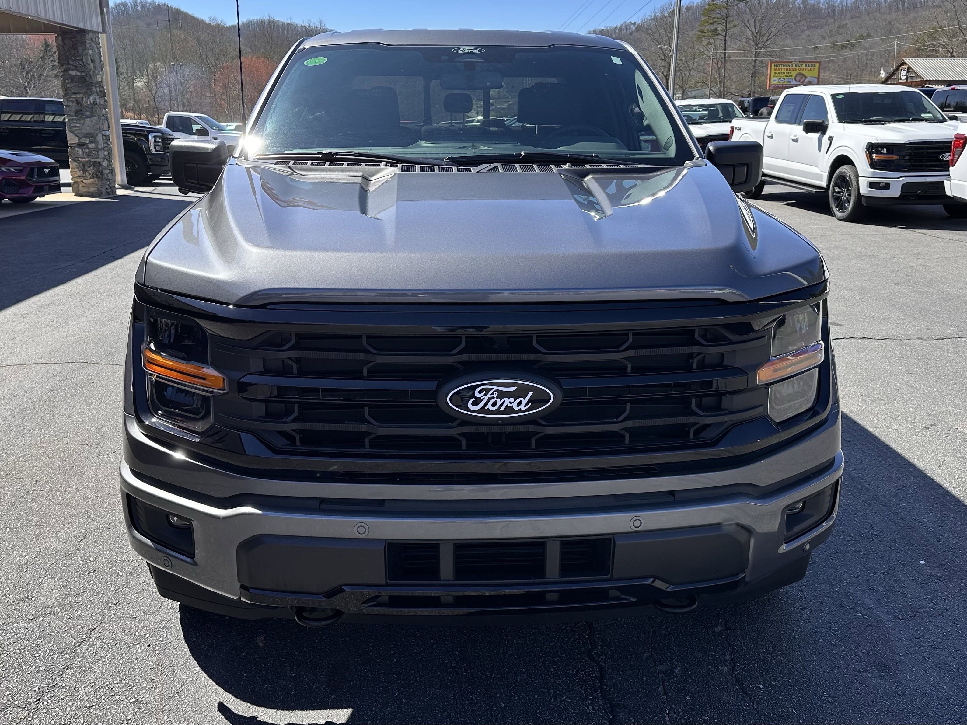 2024 Ford F-150 XLT photo 2