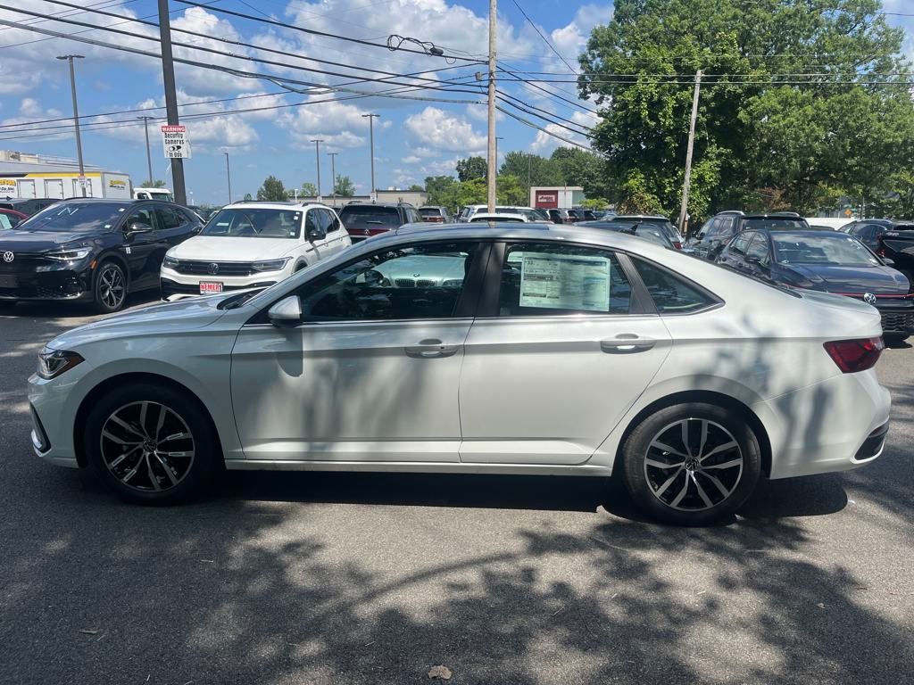 2025 Volkswagen Jetta 1.5T SE photo 4