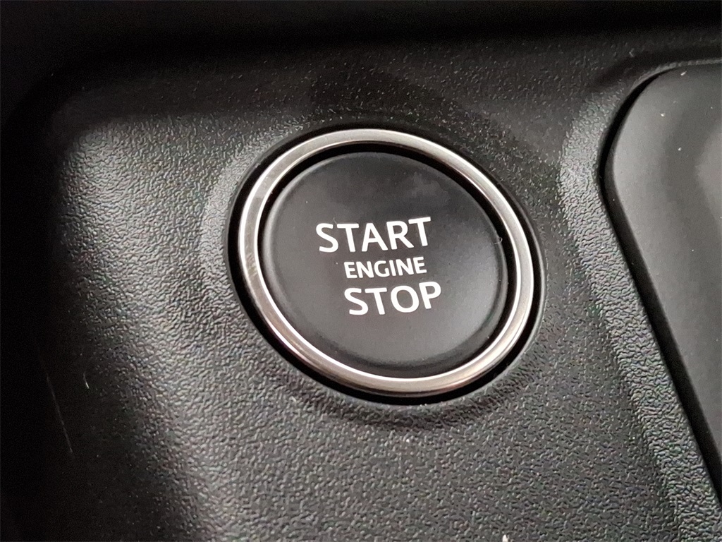 2025 Land Rover Defender 130 S photo 14