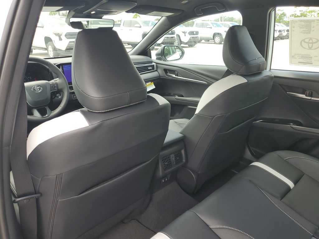 2025 Toyota Camry SE photo 17