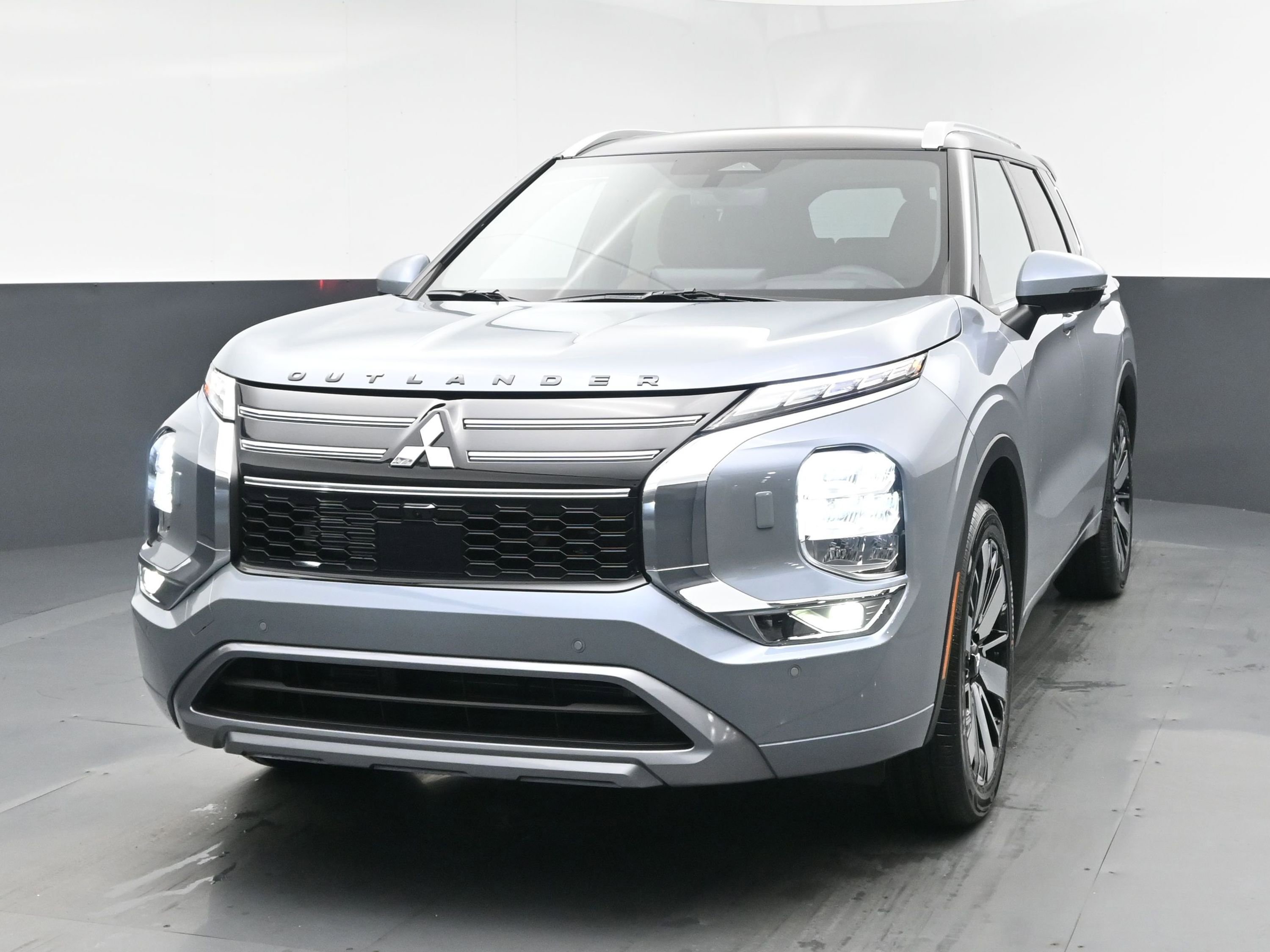 2026 Mitsubishi Outlander SEL's photo