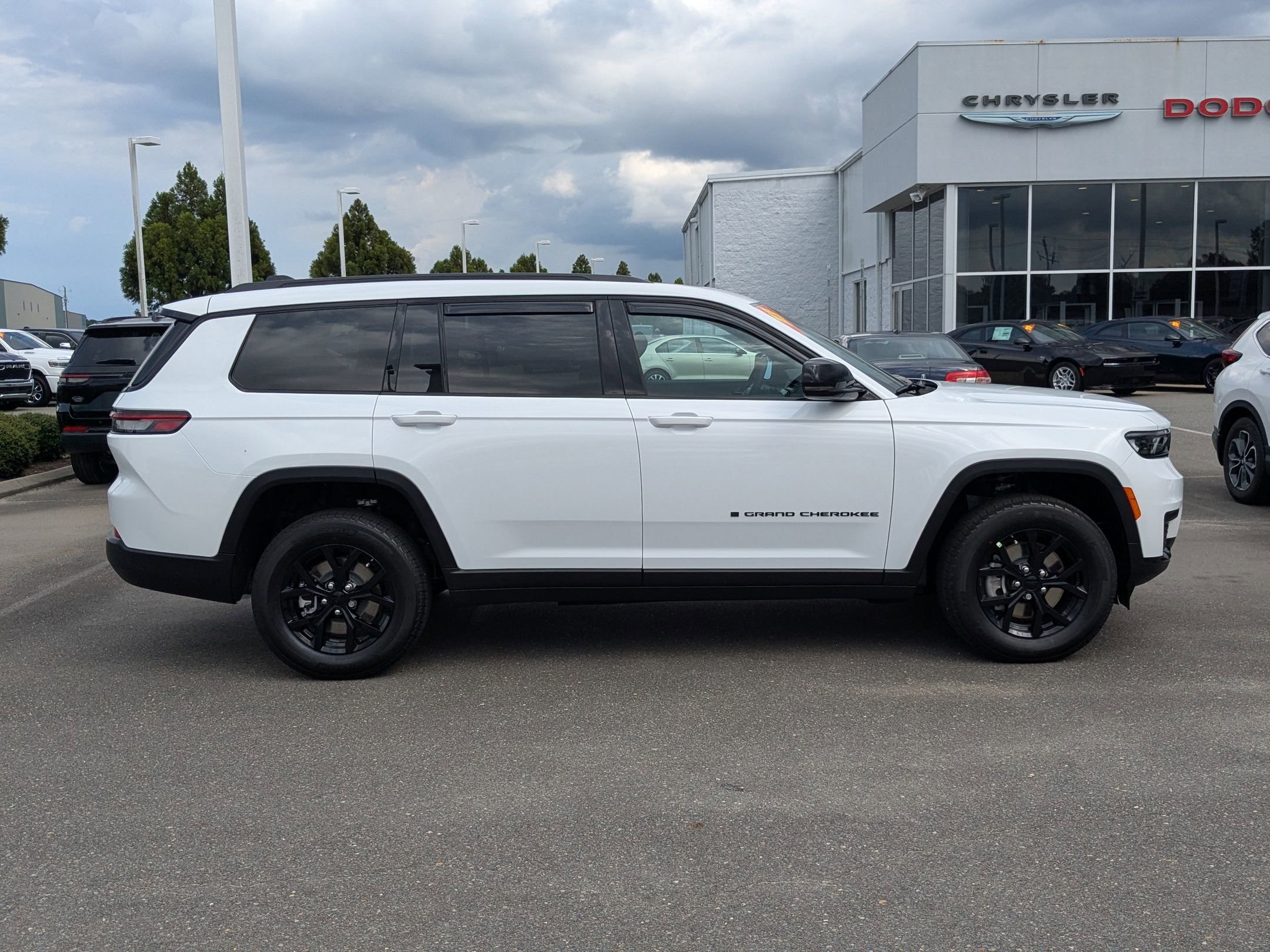 2025 Jeep Grand Cherokee Altitude X photo 4
