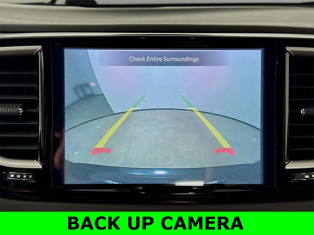 2023 Chrysler Pacifica Touring L photo 4