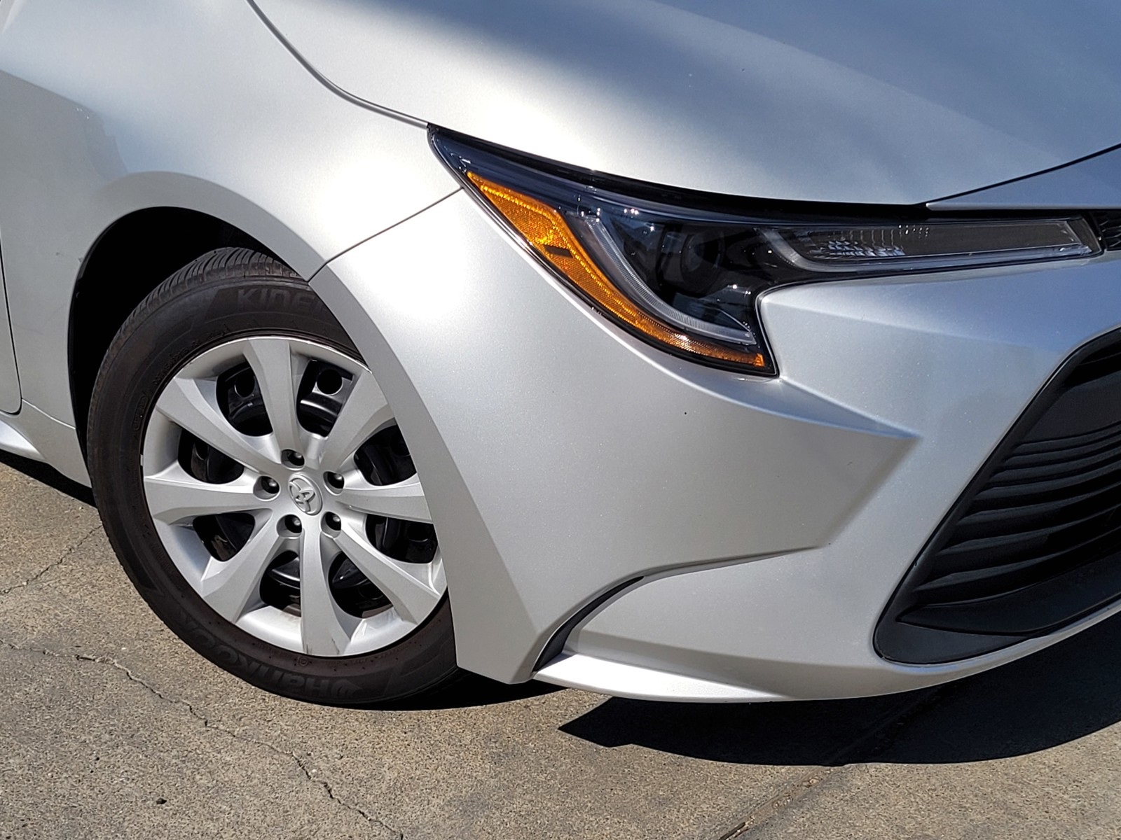2024 Toyota Corolla LE photo 9