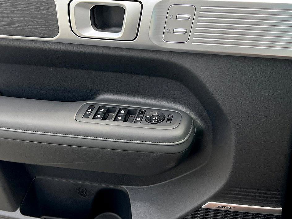 2025 Hyundai Santa Fe Limited photo 17
