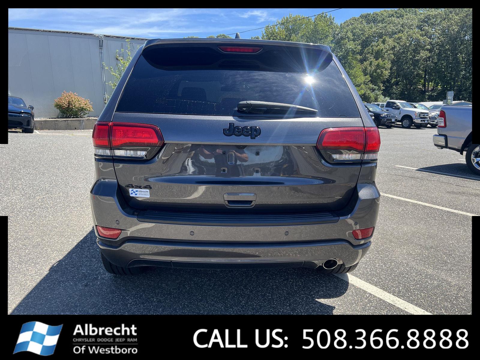 2021 Jeep Grand Cherokee Laredo X photo 3