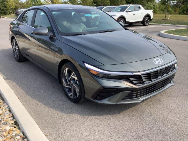 2025 Hyundai Elantra Hybrid Limited photo 3