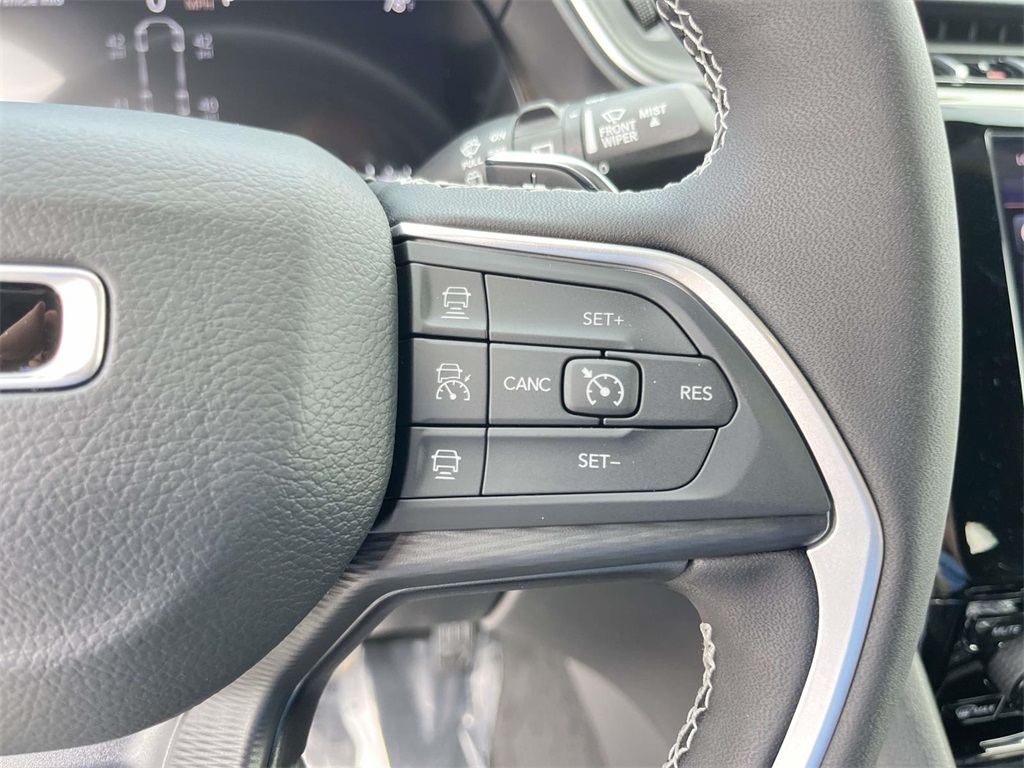 2025 Jeep Grand Cherokee Laredo X photo 12