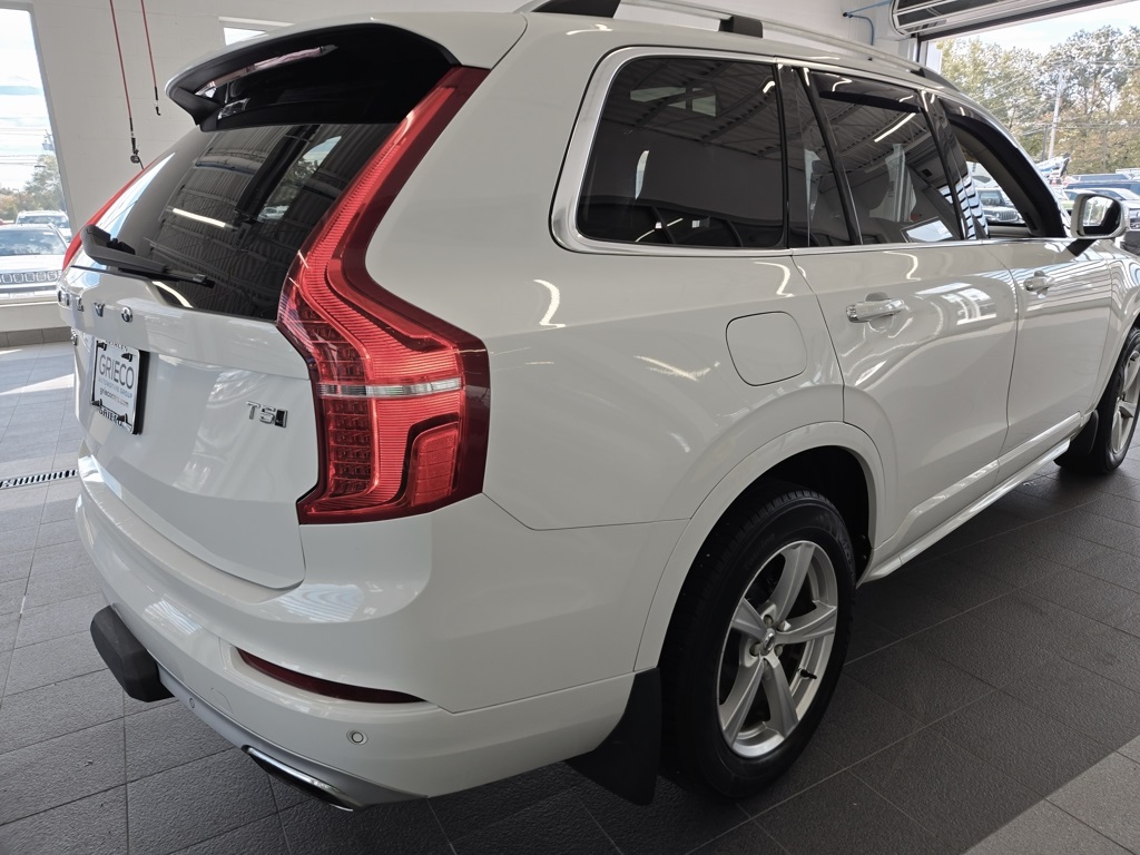 2016 Volvo XC90 T5 Momentum photo 11