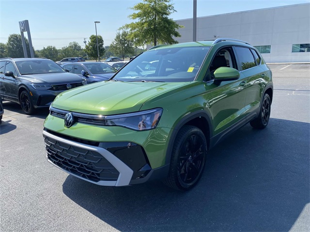 2025 Volkswagen Taos SE photo 3