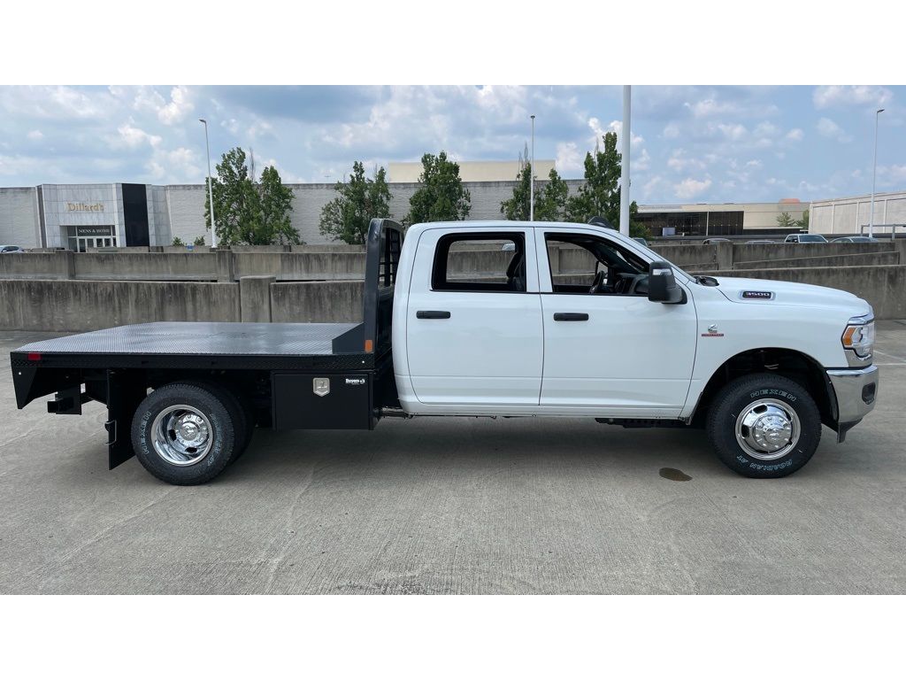 2024 Ram 3500 Tradesman photo 3