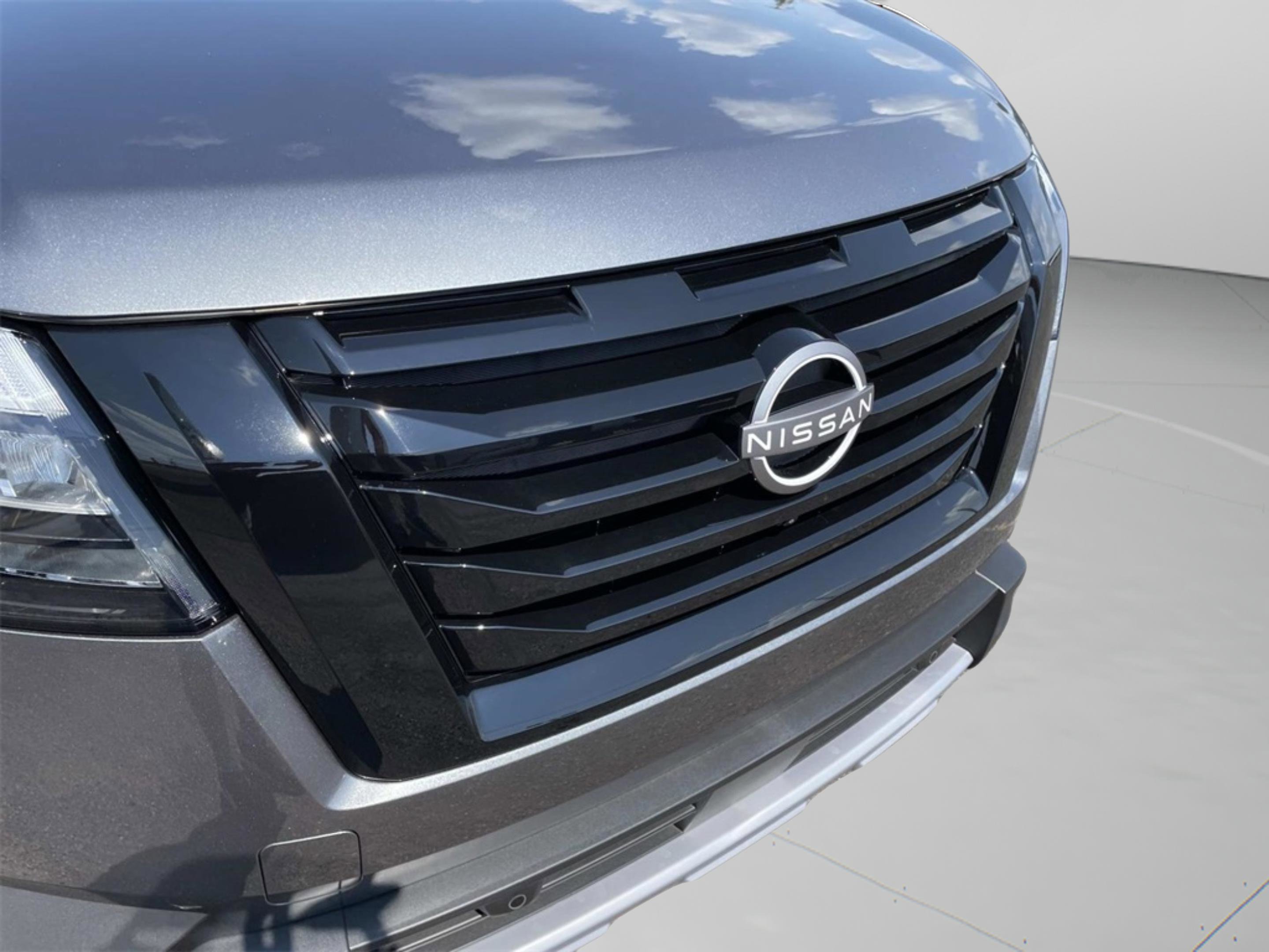 2025 Nissan Pathfinder SL photo 25