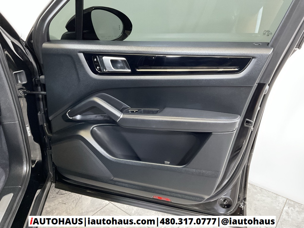 2019 Porsche Cayenne Base photo 25