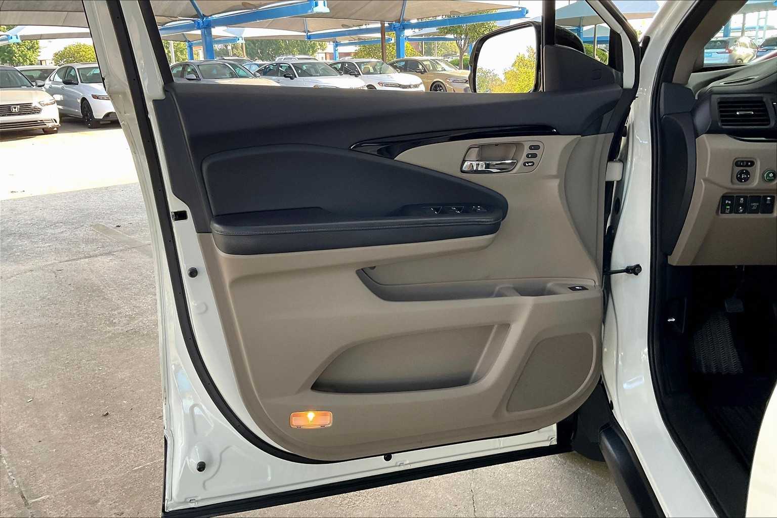 2019 Honda Ridgeline RTL-E photo 21