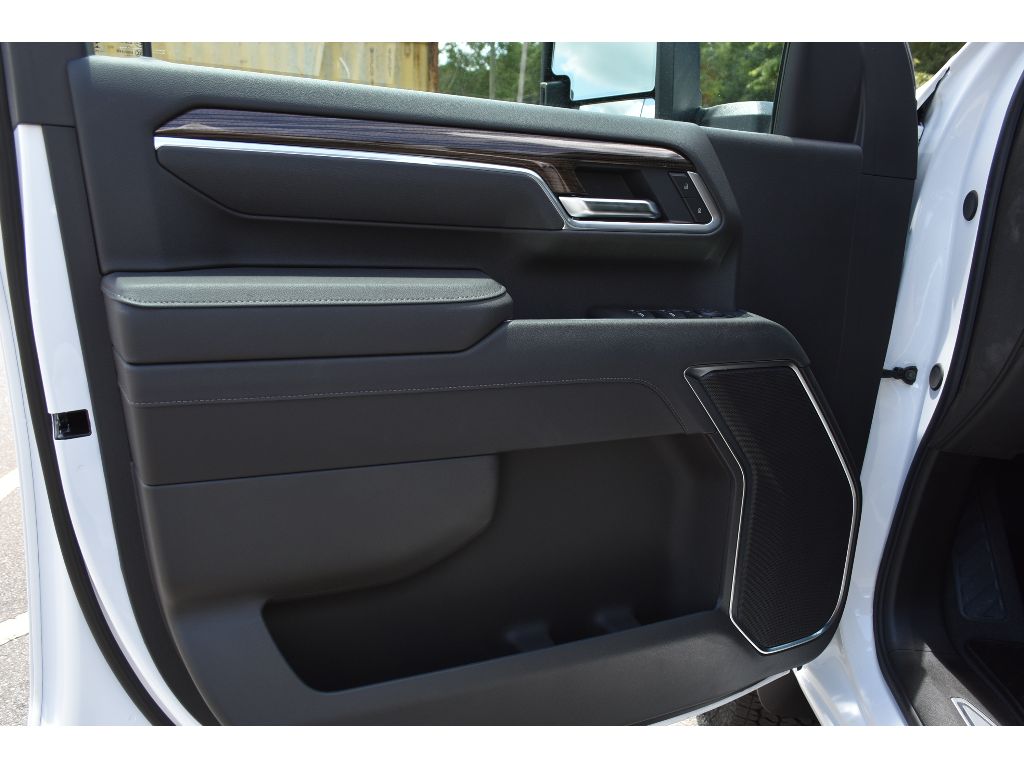 2025 Chevrolet Silverado 2500HD LT photo 12