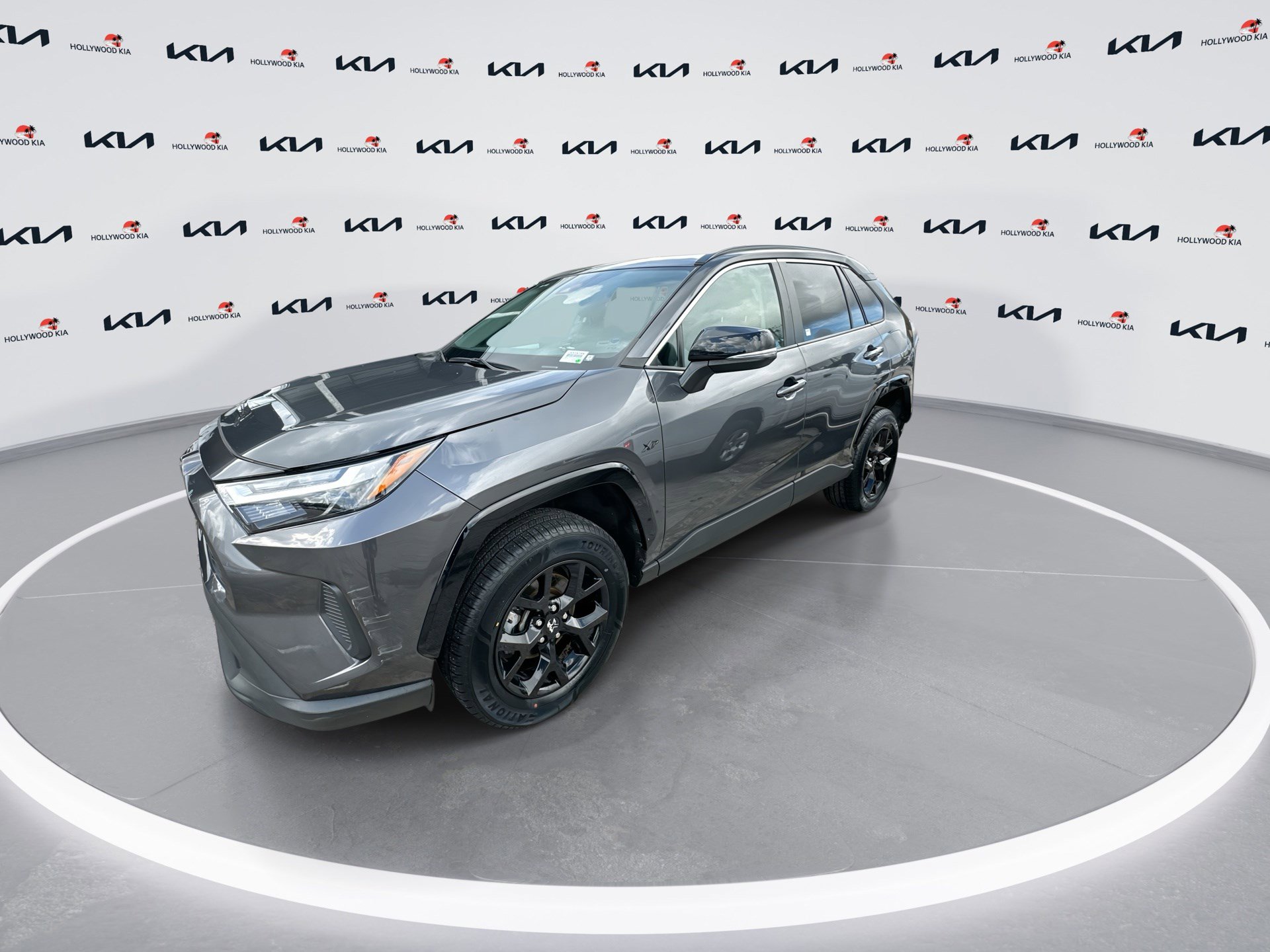 2022 Toyota RAV4 XLE photo 4