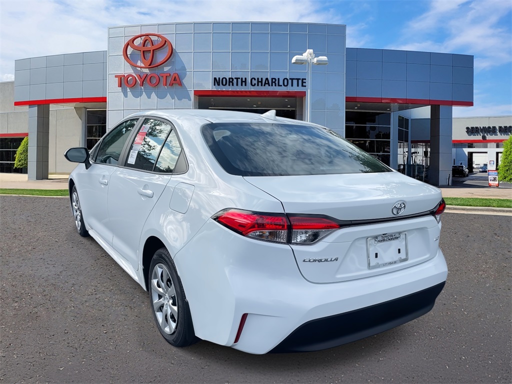 2025 Toyota Corolla LE photo 5