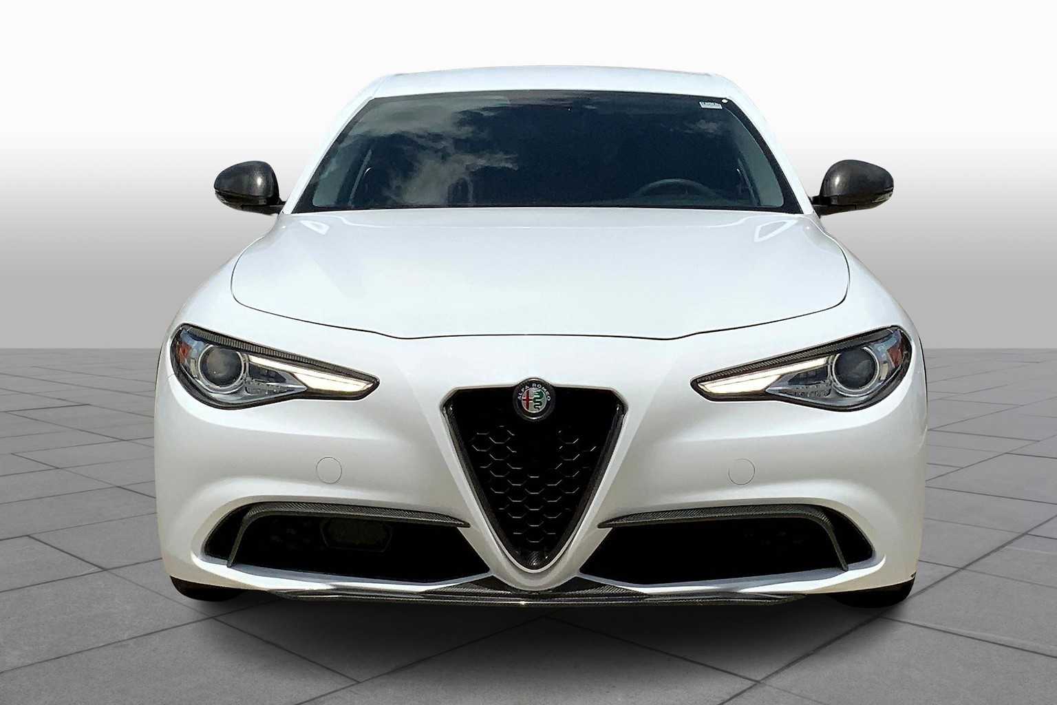 2019 Alfa Romeo Giulia photo 3