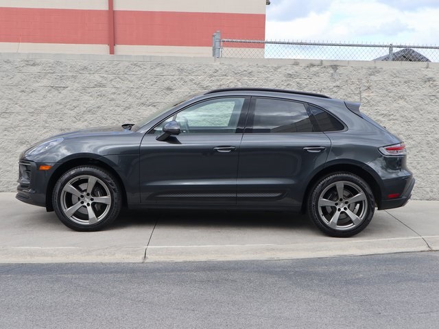 2024 Porsche Macan T photo 2