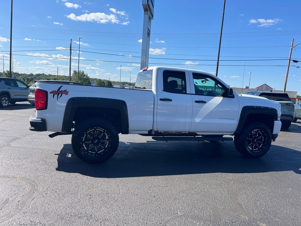 2016 Chevrolet Silverado 1500 Custom photo 6