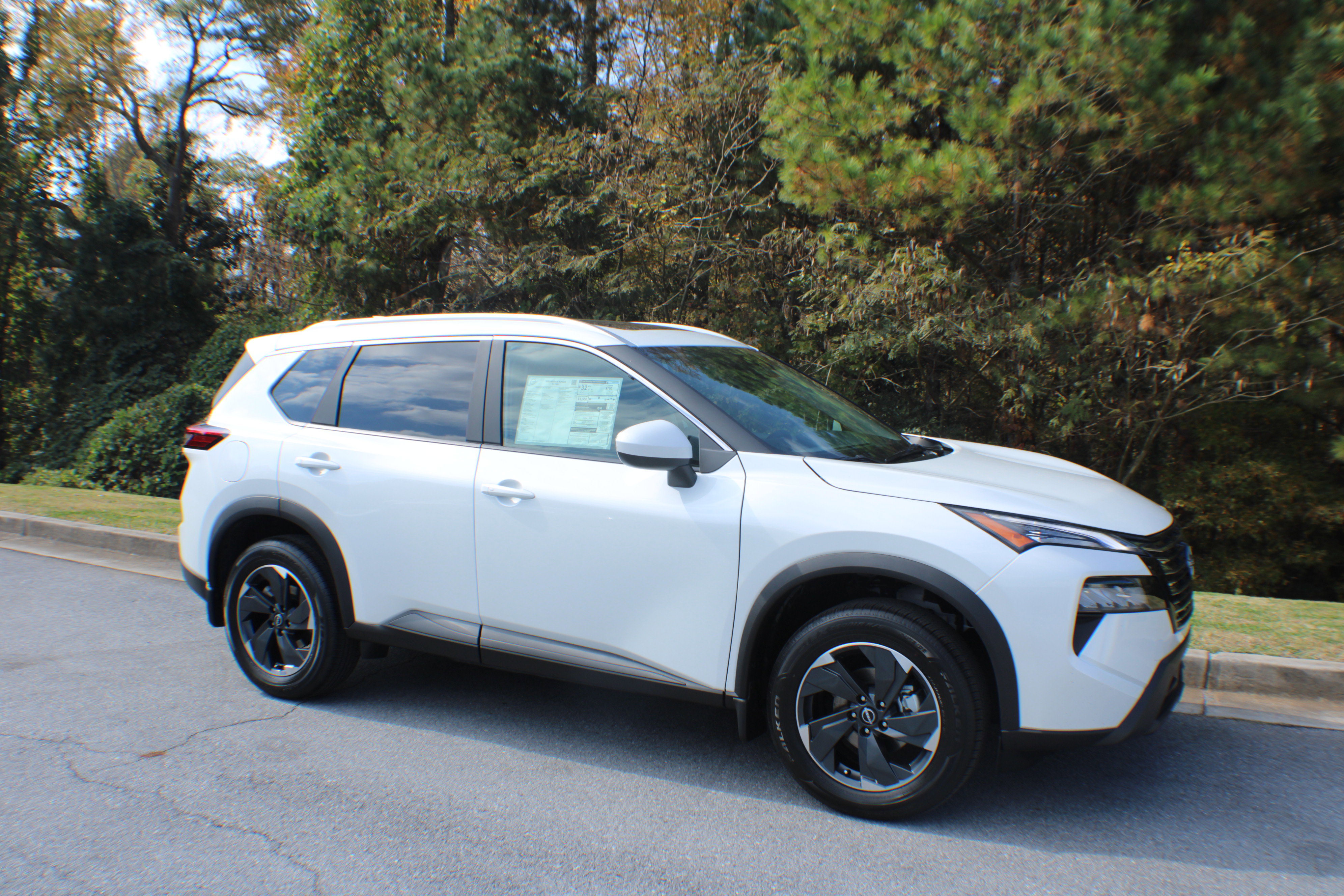 2026 Nissan Rogue SV's photo