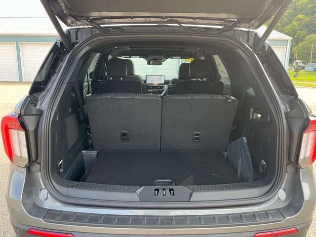 2025 Ford Explorer ST photo 12