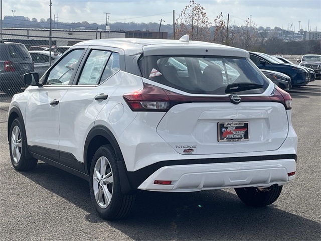 2025 Nissan Kicks Play S photo 3