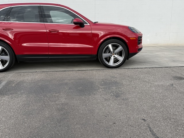 2025 Porsche Cayenne Base photo 9