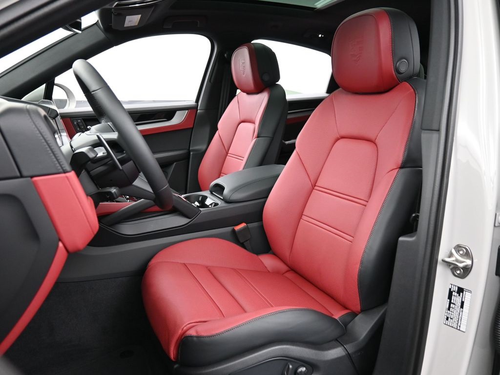 2026 Porsche Cayenne Coupe photo 4