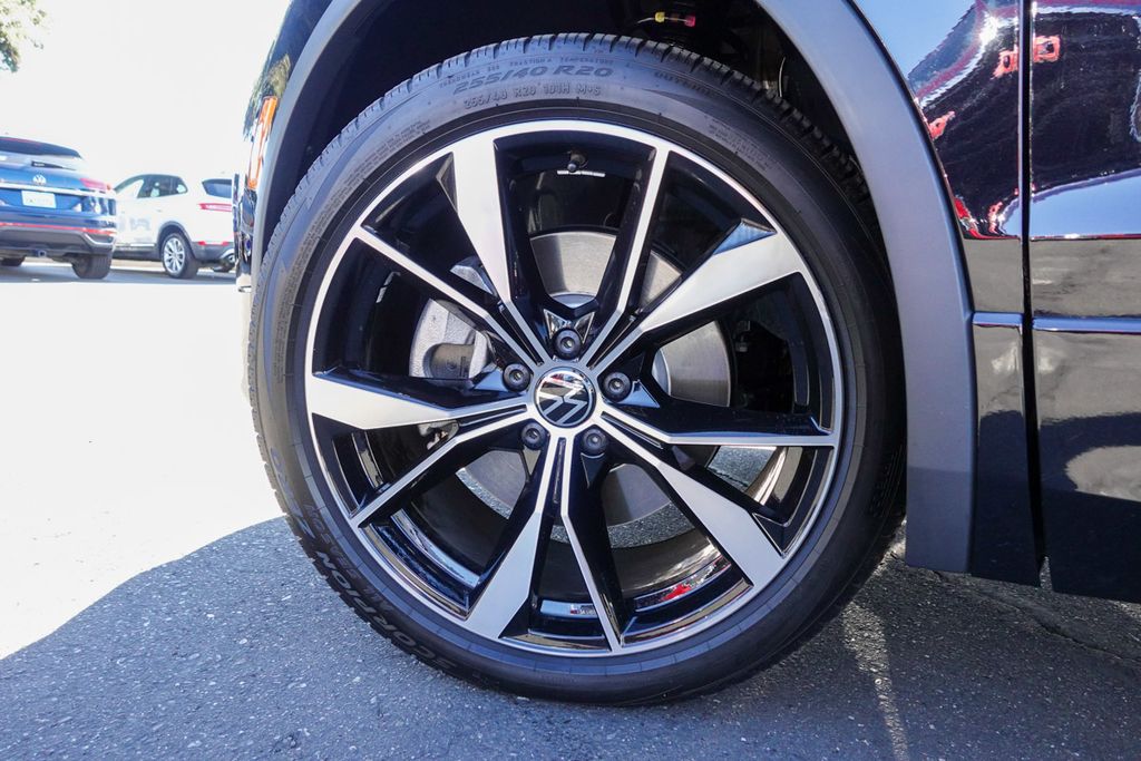 2024 Volkswagen Tiguan SEL R-Line Black photo 9