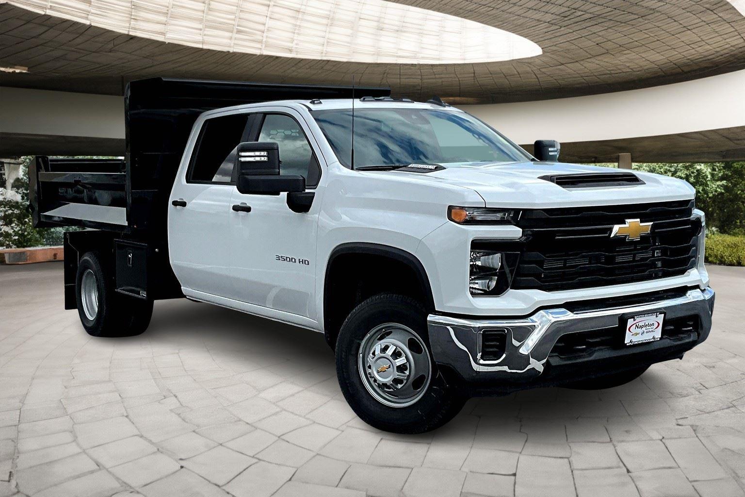 2025 Chevrolet Silverado 3500HD Work Truck photo 3