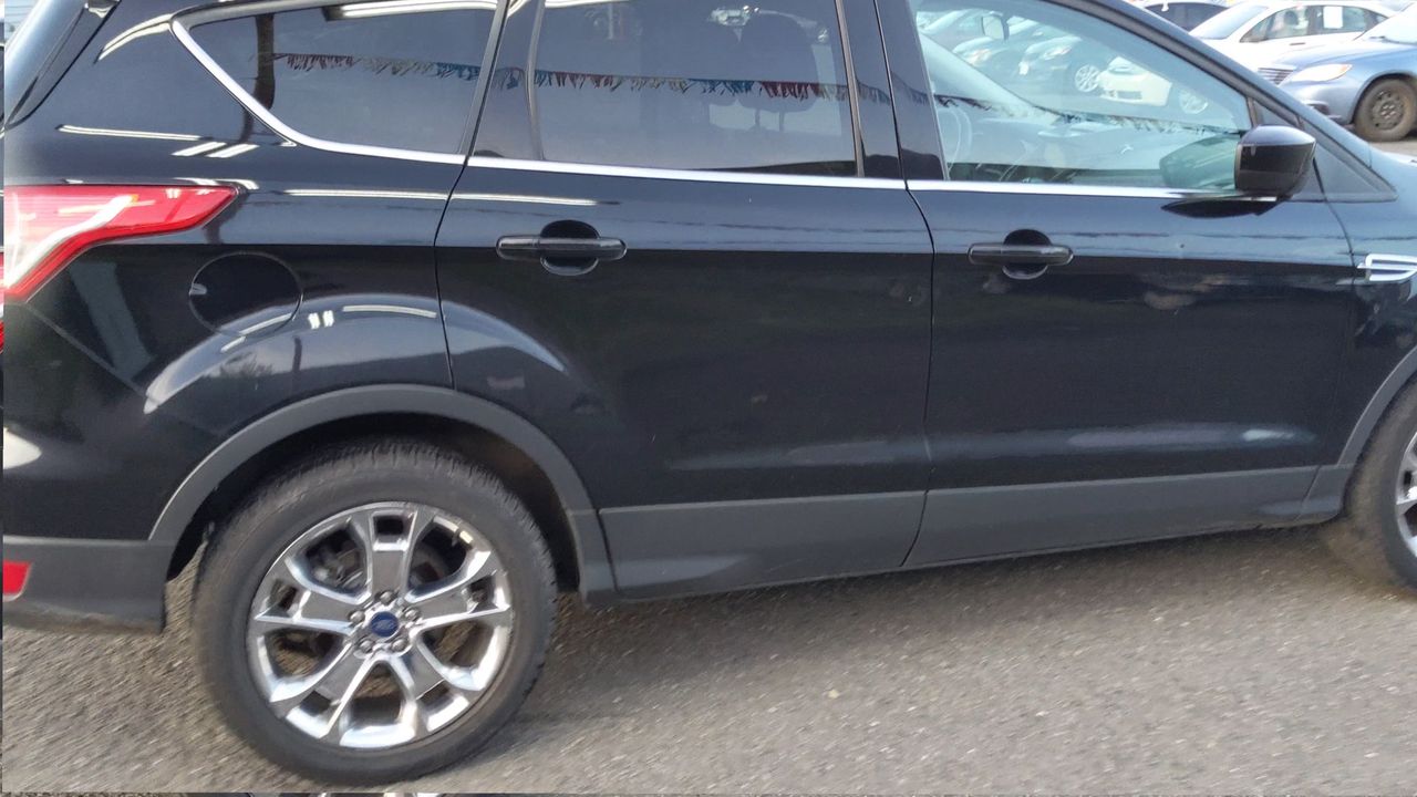 2016 Ford Escape SE photo 2