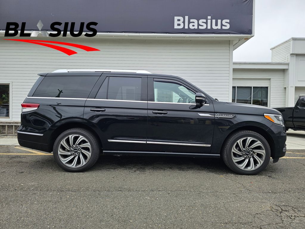 2022 Lincoln Navigator Reserve photo 2