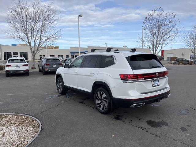 2024 Volkswagen Atlas SEL photo 3