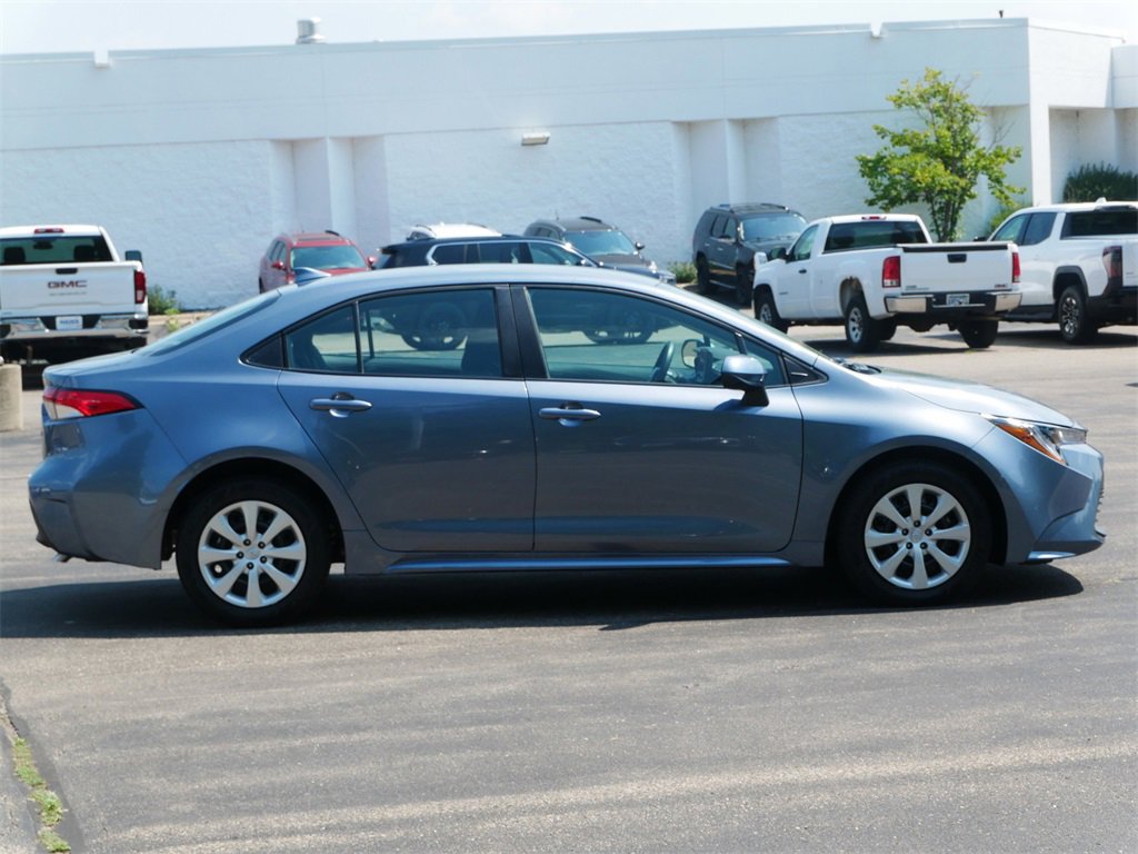 2025 Toyota Corolla LE photo 7