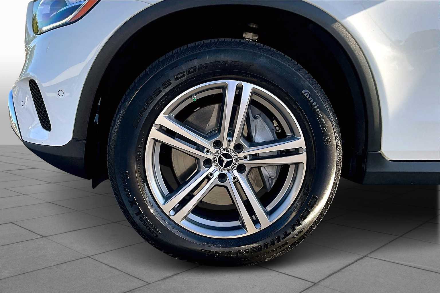 2022 Mercedes Benz GLC 300 photo 9