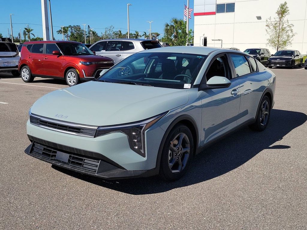 2025 Kia K4 LXS photo 2