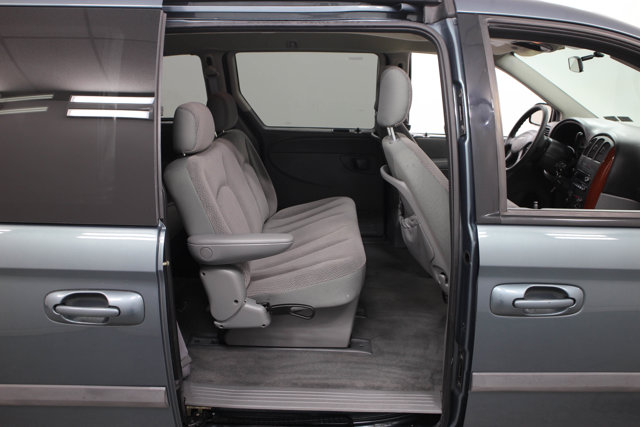 2007 Chrysler Town & Country LX photo 21