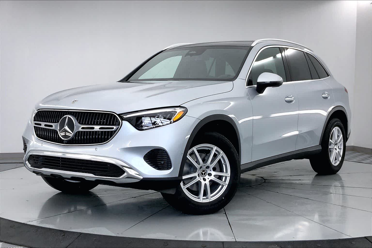 2025 Mercedes-Benz GLC Base's photo