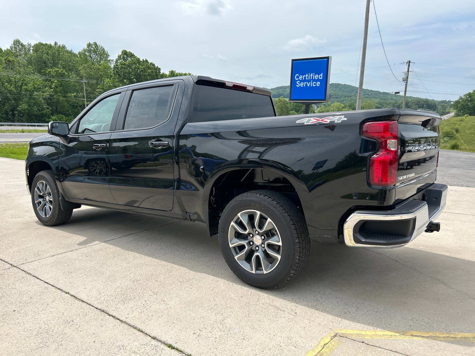 2025 Chevrolet Silverado 1500 LT photo 6