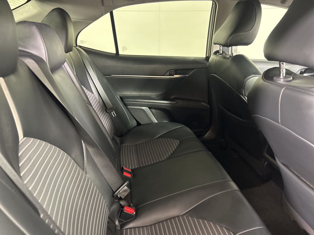 2021 Toyota Camry SE photo 17