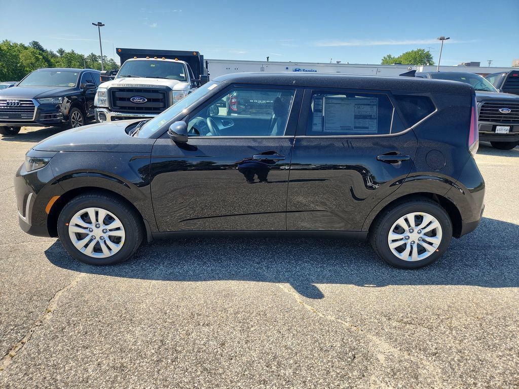 2025 Kia Soul LX photo 4