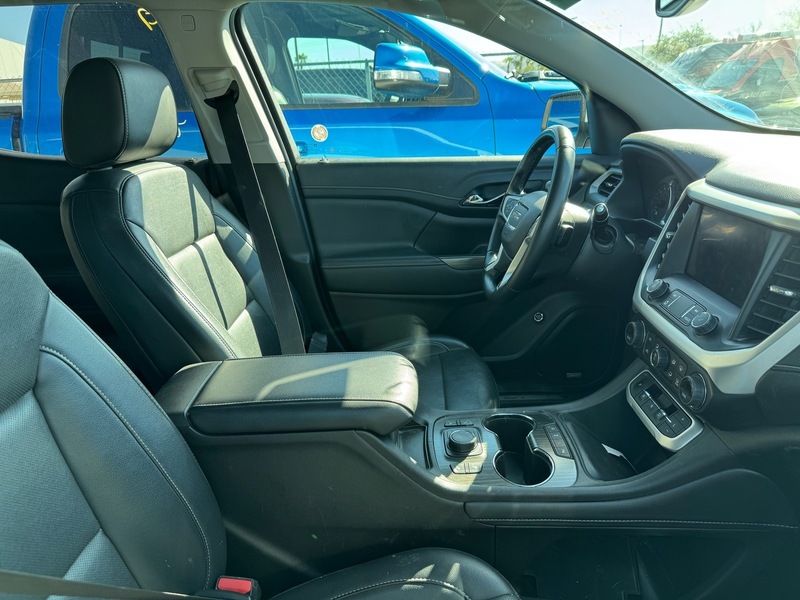 2023 Gmc Acadia SLT photo 2
